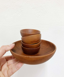 Set houten vintage bakjes. 5 retro schaaltjes, 1 groot 4 klein
