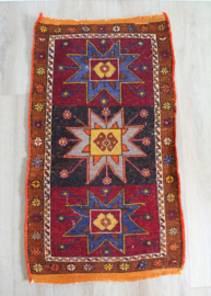 Kleurrijk handgemaakt vloerkleed, Kazak? Vintage tapijtje / deur / badmat