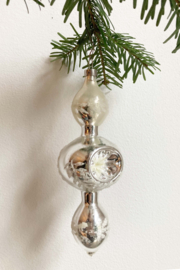 Glazen vintage kerstbal - Royale pegel met deuk. Antiek zilveren kerstornament