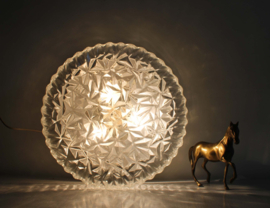 Grote vintage plafonnière van gebobbeld glas. Glazen retro plafond lamp, Leuchten