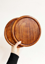 Set houten vintage borden. Japandi / Wabi Sabi stijl bordjes / snijplank