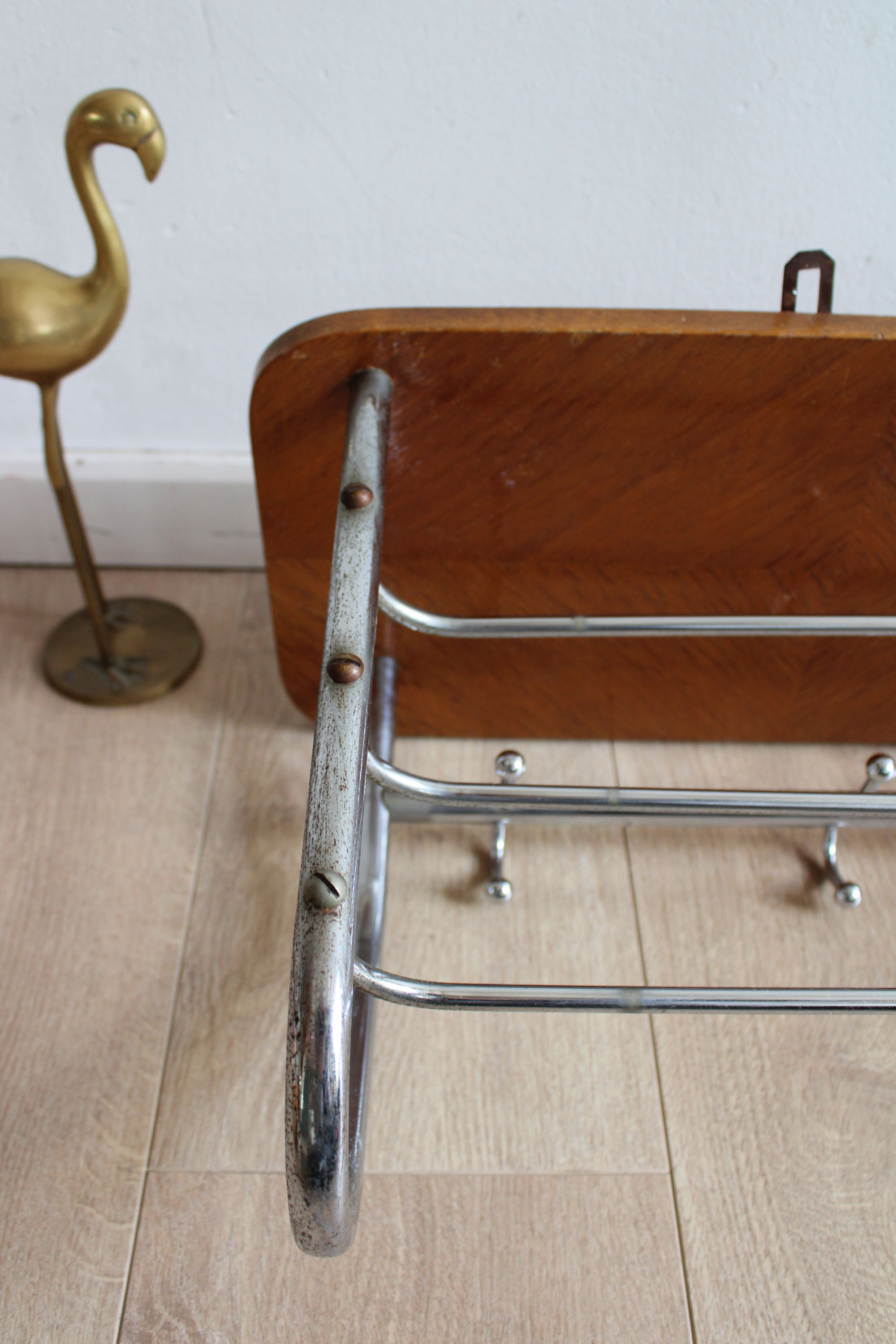 Royale vintage kapstokmet hoedenplank. Retro wandkapstok
