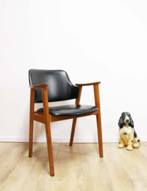 Houten vintage stoel met armleuningen. Mid Century design, Pastoe?