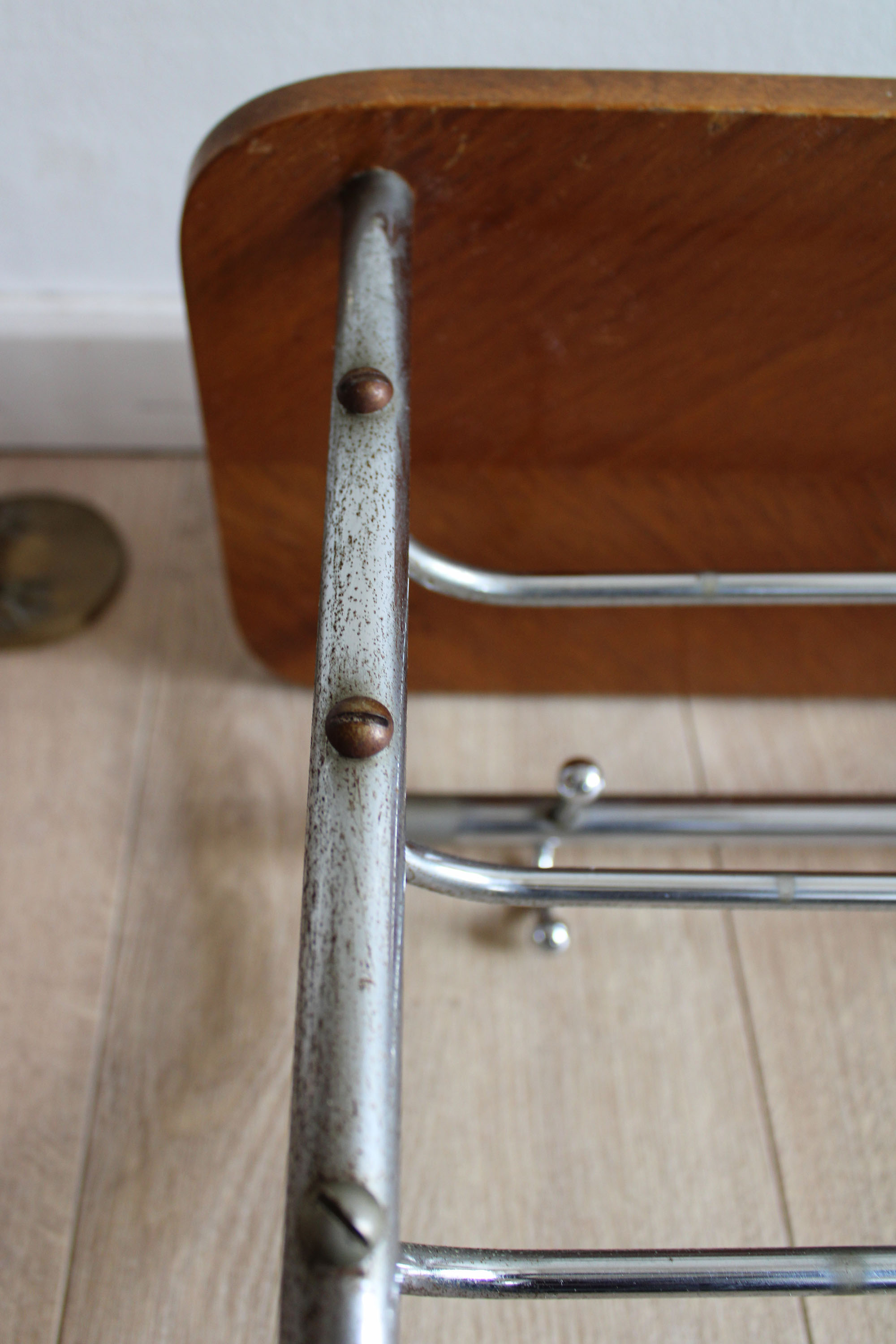 Royale vintage kapstokmet hoedenplank. Retro wandkapstok