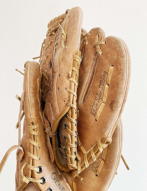 Set lederen honkbal handschoenen. Vintage baseball glove - links