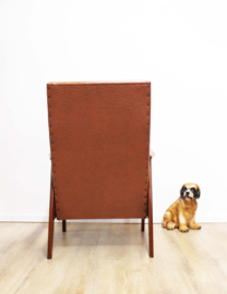 Bruine vintage fauteuil met armleuningen. Mid Century design stoel