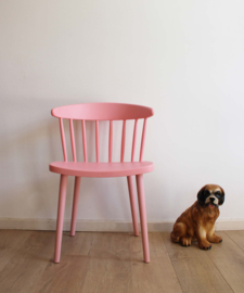 Roze kunststof spijlenstoel / tuinstoel