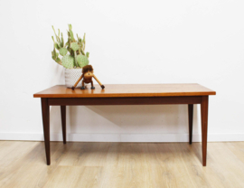 Houten vintage bijzettafel. Kleine retro salontafel