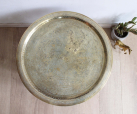 Authentiek Oosters vintage tafeltje. Koper/messing dienblad op houten onderstel