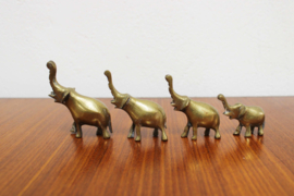 Set van 4 messing olifantjes. Vintage beeldjes in olifanten vorm