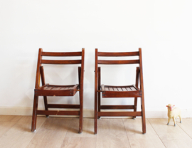 Set houten vintage kinder klapstoeltjes. Retro tuinstoel / campingstoel