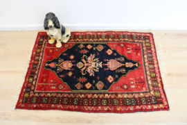 Handgeknoopt Oosters kleedje rood/blauw. Uniek vintage tapijt