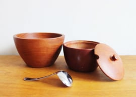 Set teakhouten schaaltjes met lepel. 2 vintage bakjes / kommetjes