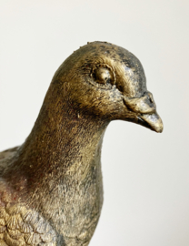 Sfeervolle vintage duif. Retro beeldje / vogel