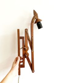 Vintage harmonica lampje voor aan de wand. Houten retro design lamp.