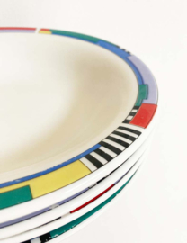 Set vintage borden, Kun - Lun - China . 4 diepe retro borden in Memphis stijl.