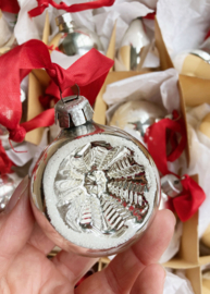 Set van 20 glazen vintage kerstballen. Antieke zilveren kerstversiering, o.a. deukballen