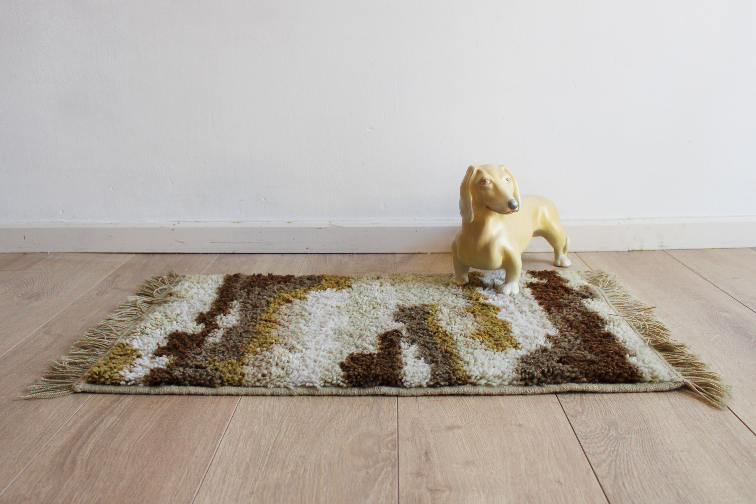Bruin / beige vintage kleedje - Desso. Retro badmat