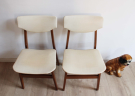 Set houten vintage stoelen. Twee Mid Century retro stoeltjes