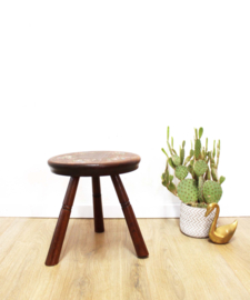 Vintage tripod plantentafeltje. Houten retro krukje / tafeltje
