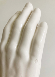 Keramische vintage hand voor aan de muur. Wit retro zeepbakje