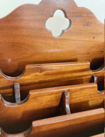 Klassiek houten postbakje, antiek look. Retro desk organzier / pennenbak