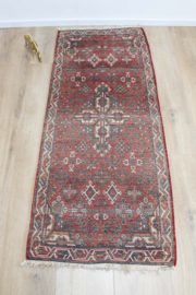 Handgemaakt vintage vloerkleed. Oosterse rode loper / deurmat