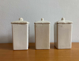3 vintage aardewerk potten met deksel. Antieke voorraad potjes - Duits