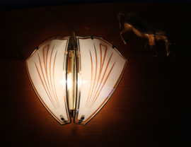 Hollywood Regency lampje, glas/messing? Wit/gouden vintage wandlampje.