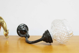 Antiek wandlampje met glazen kap. Vintage lampje