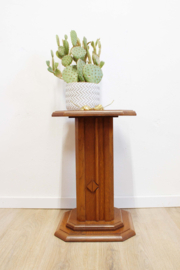 Massief houten vintange zuil. Wabi Sabi / Brutalist plantentafeltje.