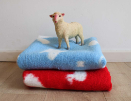 Twee vintage dekentjes van dralon. Retro sprei / vegan babydeken, blauw en rood
