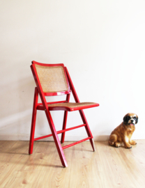 Houten vintage klapstoel met webbing zitting. Retro stoel / folding chair