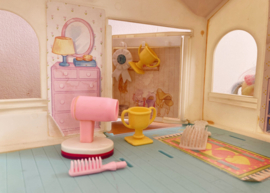 Vintage My Little Pony Show Stable uit de jaren 80 . Retro speelgoed huis met pony's en paardjes