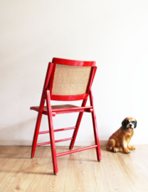 Houten vintage klapstoel met webbing zitting. Retro stoel / folding chair