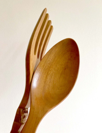 Groot houten retro bestek. Vintage wanddecoratie / Tiki lepel en vork