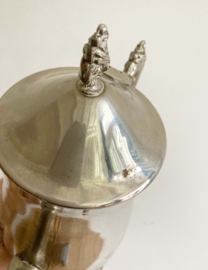 Sierlijke verzilverde (?) theepot. Vintage kannetje met deksel