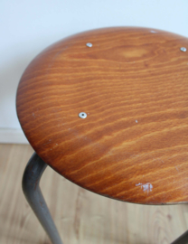 Industriële retro schoolkruk. Stoere hout/metalen vintage kruk.