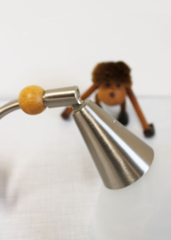 Vintage Steinhauer wandlamp met houten details. Retro lampje