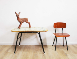 Vintage tafeltje op zwarte poten met Disney blad. Retro kindertafel, Rohe?