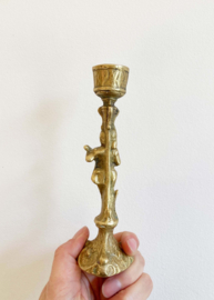 Goudkleurige kandelaar met muzikant. Vintage kandelaartje messing/brons?