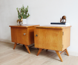Set vintage nachtkastjes. Houten Mid Century retro kastjes