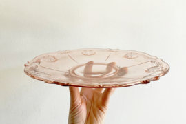 Glazen vintage bord, rosé. Art Deco sierbord van roze glas