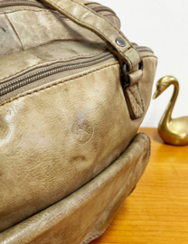 Bruin lederen handtas met dubbele vakken - Hide & Stitches . Leren dames tas