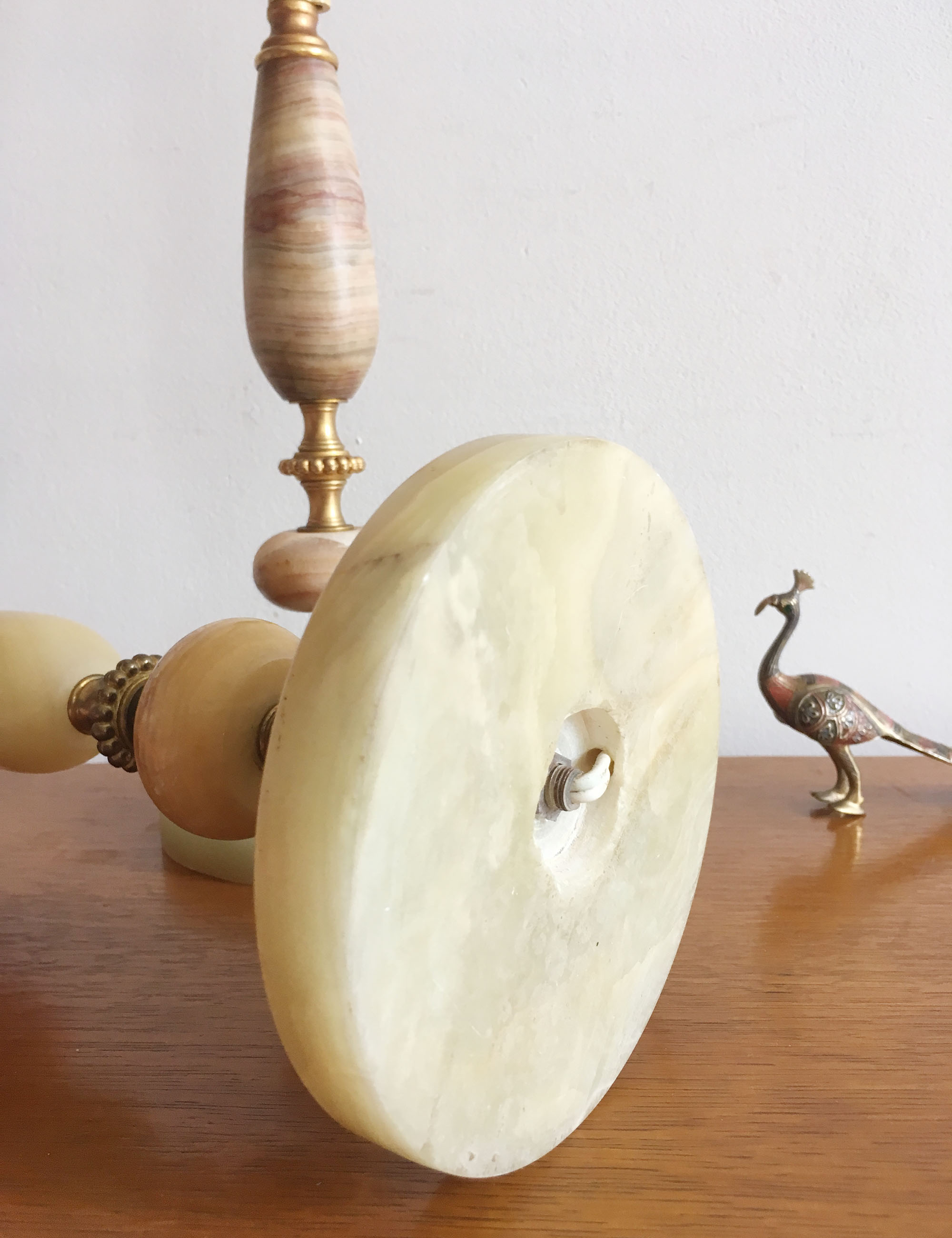 Set tafellampen in marmer look. Twee vintage lampjes van albast