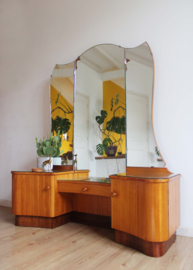 Prachtige vintage kaptafel met spiegel. Houten Art Deco dressoir / kast.