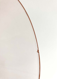 Roze glazen vintage schaal. Groot diep bord van glas, chipje