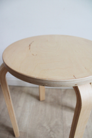 Houten pre-loved Frosta kruk - IKEA. Retro design krukje / plantentafel