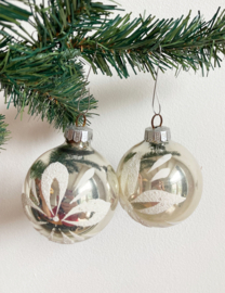 Set van 2 glazen vintage kerstballen. Antieke zilveren kerstversiering