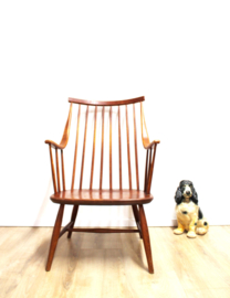 Houten vintage spijlenstoel - Lena Larsson - Nesto. Scandinavisch design stoel.